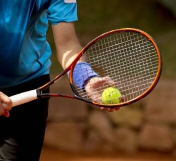 Comment choisir la bonne taille de raquette de tennis pour optimiser votre jeu